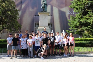 Pod pomnikiem